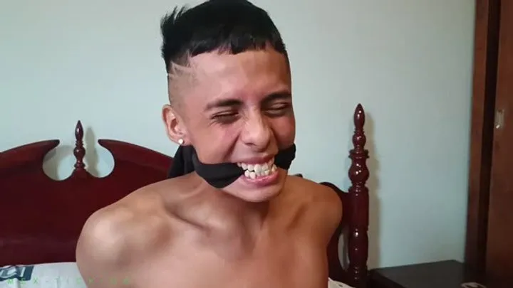 Mex-tick-oo - ALEJANDRO HACE COSQUILLAS A OSKII Mex-tick-oo - ALEJANDRO HACE COSQUILLAS A OSKII