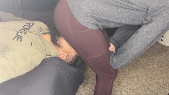 Lanasworksoffart - Punishing him with my farts! Lanasworksoffart - Punishing him with my farts!