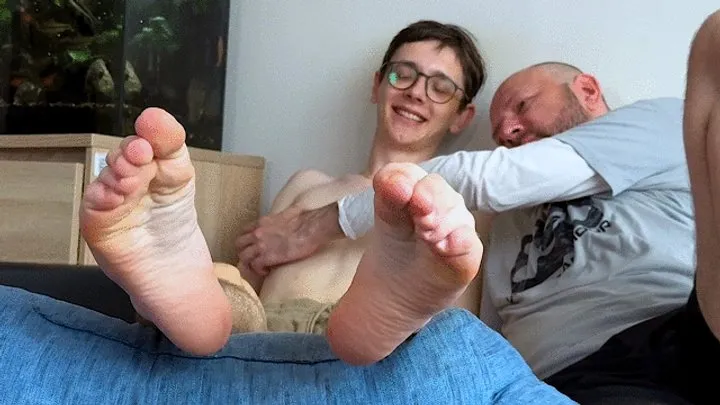 Male Foot Video - Sweet 18-Year-Old Twink Boy Gets Tickled All Over His Slim Body (Feet & Upper Body) Male Foot Video - Sweet 18-Year-Old Twink Boy Gets Tickled All Over His Slim Body (Feet & Upper Body)